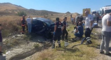 Nallıhan Karayolu’nda iki araç çarpıştı