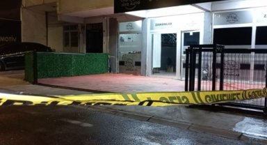 Oto galeriye silahlı saldırı: Kurşunlayıp otomobille kaçtılar