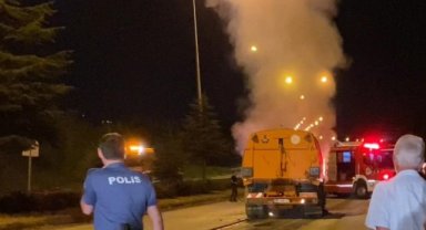 Yol süpürme aracı alevlere teslim oldu