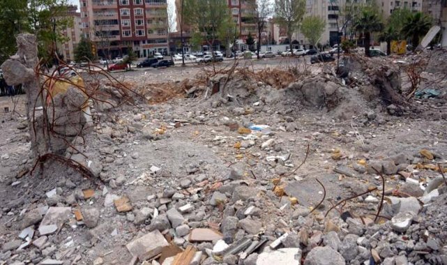35 kişinin öldüğü Ezgi Apartmanı soruşturmasında 2 kişiye yakalama kararı