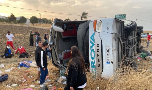 Amasya'da yolcu otobüsü devrildi