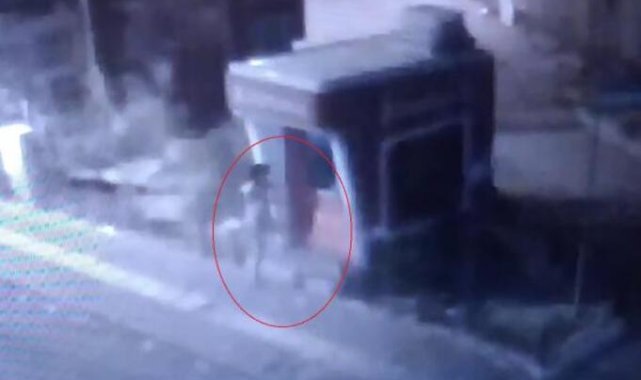 ATM kapısını baltayla kırmaya çalışırken yakalandı