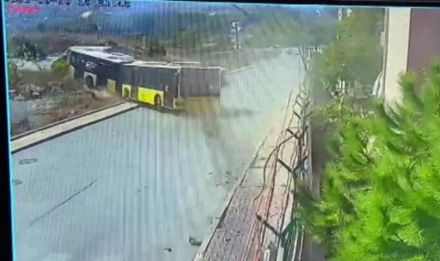 Başakşehir'de İETT otobüsü devrildi, yaralılar var