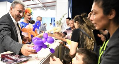 Başkan İduğ Fuar Standı'nda İzmirliler ile buluştu