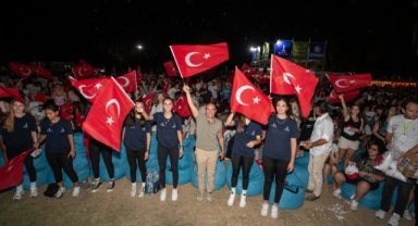 Başkan Soyer “Sultanların” zaferini gençlerle izledi