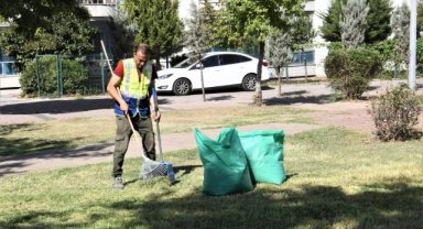 Bornova Belediyesi’nden parklara titiz bakım