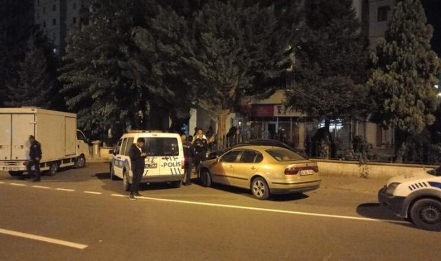 Boşanma aşamasındaki eşini otomobilde tabanca kabzasıyla darbeden şüpheli yakalandı