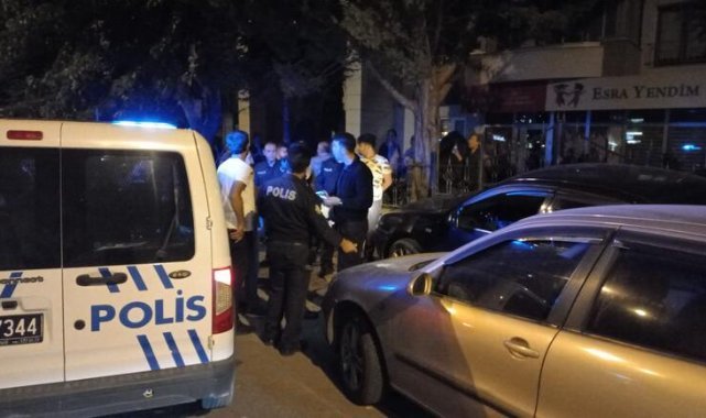 Boşanma aşamasındaki eşini otomobilde tabanca kabzasıyla darbederken kaza yaptı