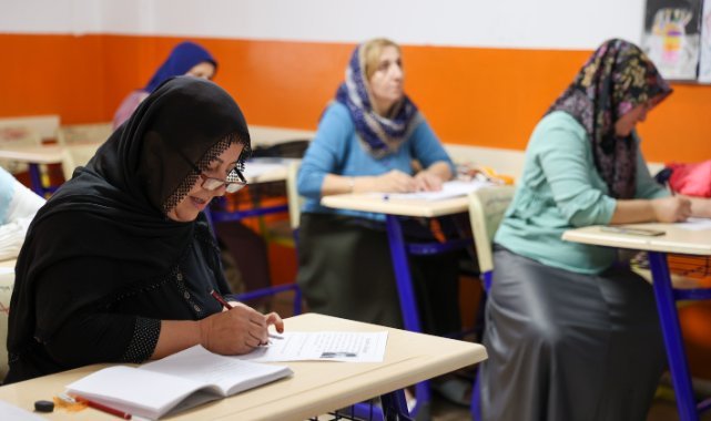 Buca’da okuma yazma kurslarına büyük ilgi