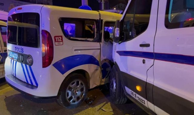 Bursa'da polis aracı ile servis minibüsü ve taksi çarpıştı