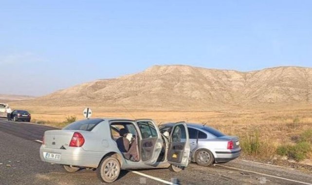 Çankırı'da otomobiller çarpıştı