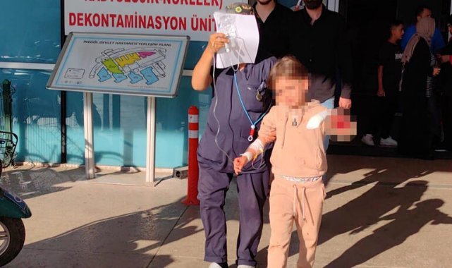 Demir bahçe kapısına elini sıkıştıran çocuğun 3 parmağı koptu