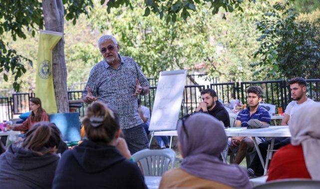 Depremzede gençler Buca’da moral depoladı