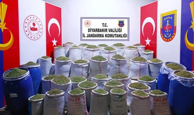 Diyarbakır’da 1 ton 319 kilo esrar ve 2 bin 500 kök kenevir ele geçirildi