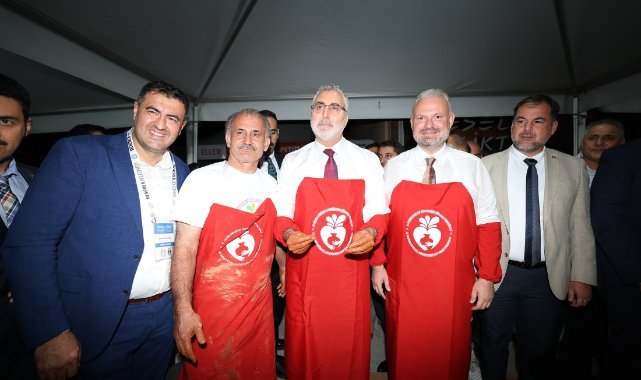 Dünya Menemen'de Buluştu