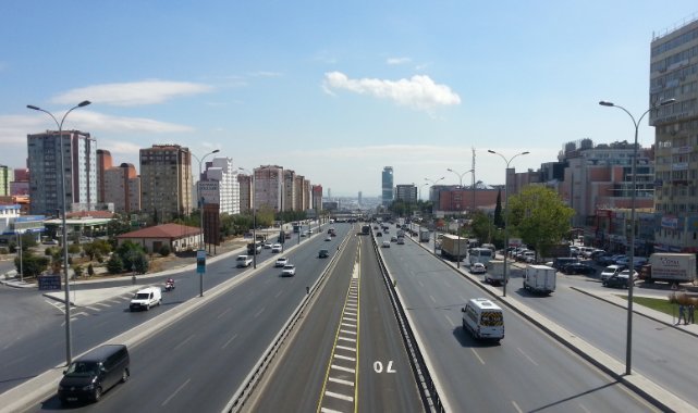 E-5’te bıçakla kovaladı