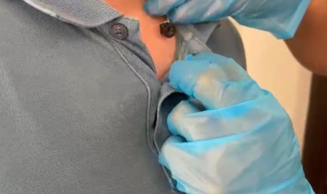 Ehliyet sınavında düzenekle kopya çeken aday polise yakalandı