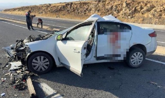 Elazığ’da otomobil kamyonete arkadan çarptı