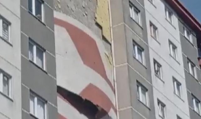 Esenler'de apartmanın dış cephesi çöktü