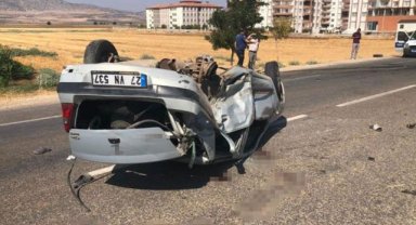 Gaziantep’te iki araç kafa kafaya çarpıştı