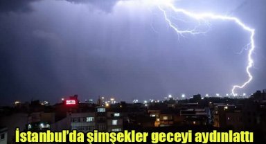 İstanbul'da şimşekler geceyi aydınlattı