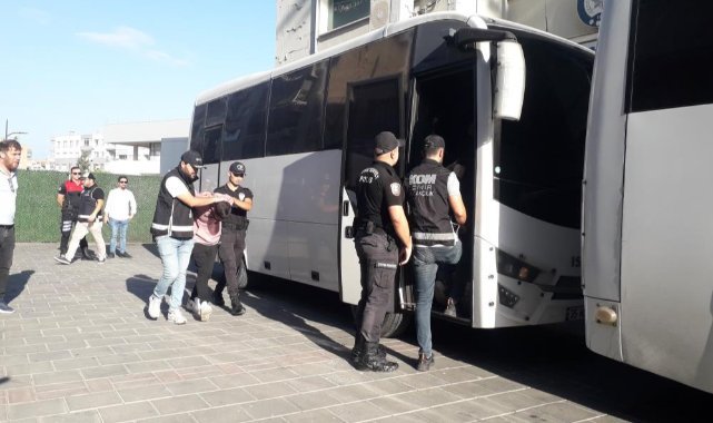 İzmir'de adliye önündeki çatışmayla ilgili 20 şüpheli adliyede