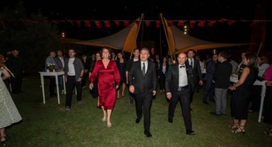 İzmir’de kurtuluş kutlamaları resepsiyonla başladı