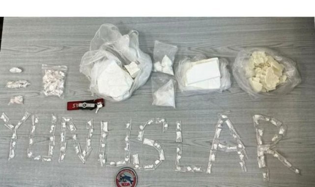 İzmir'de motosikletli polisler 1,5 kilo uyuşturucu ele geçirdi