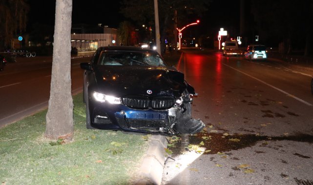 İzmir'de otomobille çarpışan motokurye hayatını kaybetti