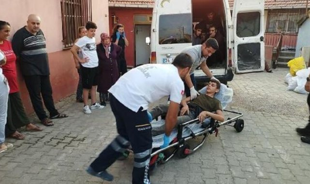 Kaçak göçmenlerin taşındığı minibüs evin duvarına çarptı