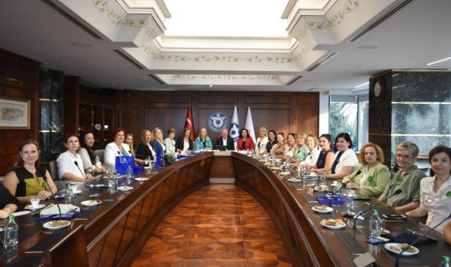 Kadınlar İZTO’da buluştu: Milletvekilleri “kadınlar” için bir araya geldi