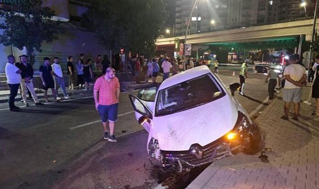 Kaldırımdaki yayaya çarparak ağır yaraladı; vatandaşlar darbetti
