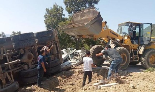 Kamyon, cenaze namazına hazırlanan kalabalığın arasına daldı