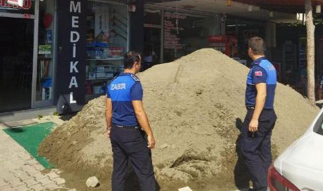 Kiracısını çıkarmak için iş yeri önünü kum yığını ile kapattı; 30 bin lira ceza uygulandı