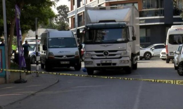 Küçükçekmece'de kamyonun çarptığı kadın hayatını kaybetti