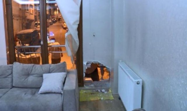 Küçükçekmece'de kaza yapan forklift daireye girdi