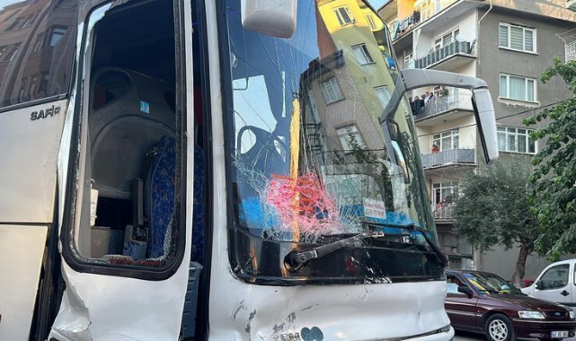 Kütahya'da freni boşalan servis otobüsü 4 araca çarptı