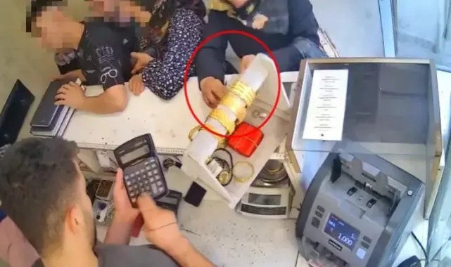 Kuyumcudan hem hırsızlık hem de alışveriş yaptı