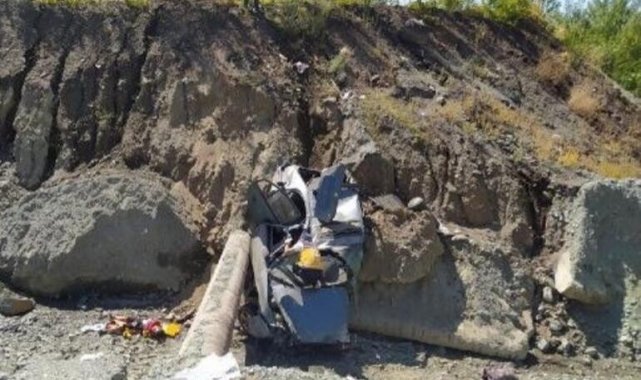 Malatya'da otomobil, şarampole devrildi