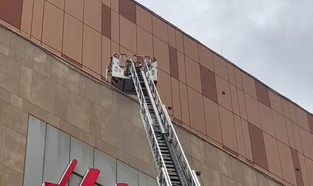 Maltepe'de AVM'de yangın