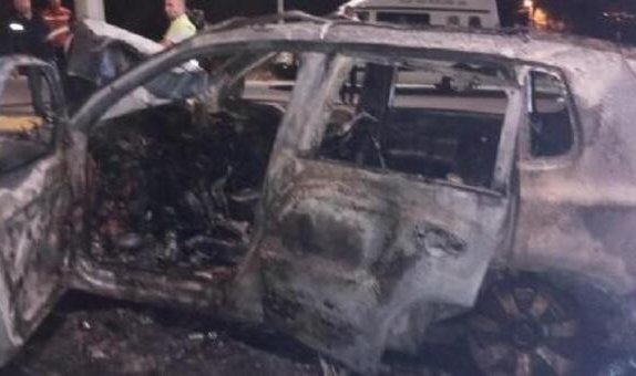Otomobilin direğe çarpıp alev aldığı kazada yaralanan sürücü, kurtarılamadı