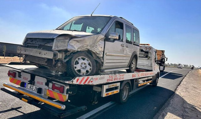 Otomobille hafif ticari araç çarpıştı