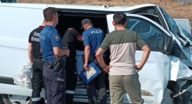 Para dolu nakil aracı otobüsle çarpıştı