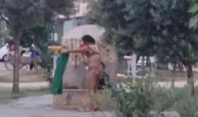 Parktaki çeşmede, iç çamaşırlarıyla banyo yaptı