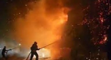 Saman yüklü kamyon alev alıp cayır cayır yandı