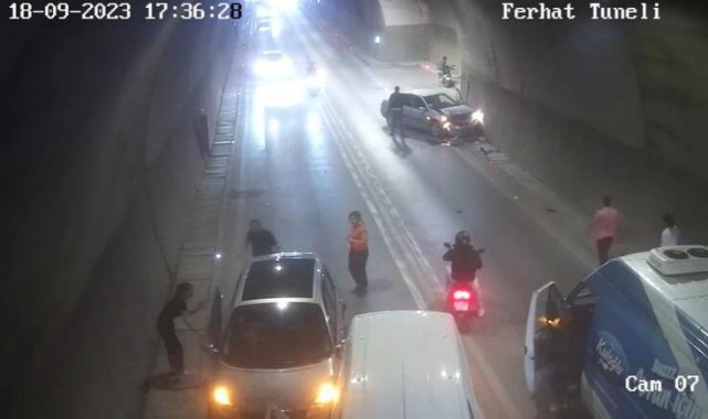Tünelde 3 aracın karıştığı zincirleme kaza