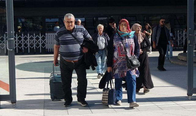 Yüksek Hızlı Tren uçağı solladı