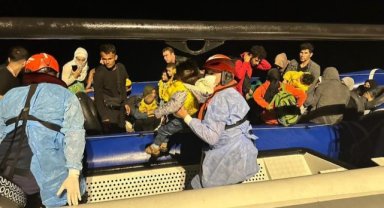 Yunanistan'a geçerken yakalandılar: Küçük çocuk bulunması dikkat çekti