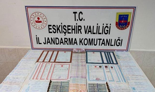 2 tefecilik şüphelisinin evinden 4 milyon 325 bin liralık 59 senet ve 20 tapu belgesi çıktı
