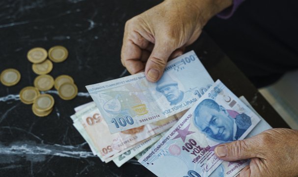 5 bin lira emekli ikramiyesi Meclis’te kabul edildi